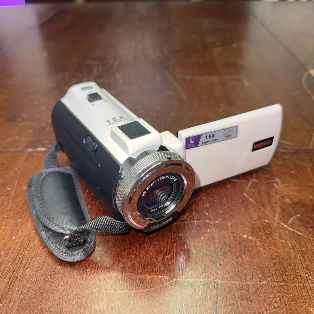 Vivitar Digital Camcorder White DVR507-WHT 16X Zoom Night Vision Rechargeable